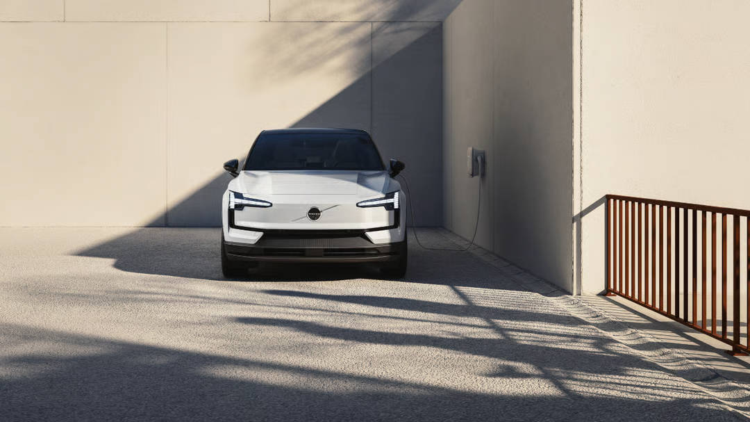 Face avant de l'EX30 électrique